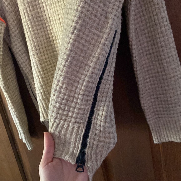 NWT Lisa Todd stitch me sweater in oat medium - Picture 4 of 7